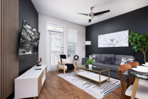 Close to Riverwalk Pool Gym Pet Friendly Patio